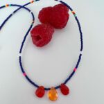 Hochwertige Beads Halskette Opal Orange in intensivem Orange-Rot, lange Ausführung, mit Silberverschluss.