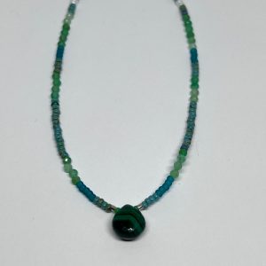 Hochwertige Beads Halskette Malachit aus echten Edelstein Perlen, lange Ausführung, mit 925er Silberverschluss.