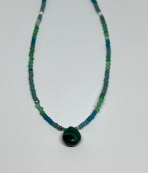 Hochwertige Beads Halskette Malachit aus echten Edelstein Perlen, lange Ausführung, mit 925er Silberverschluss.