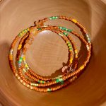 Handgemachtes Beads Wickelarmband Granat Mandarin mit leuchtend orangen Edelsteinperlen.